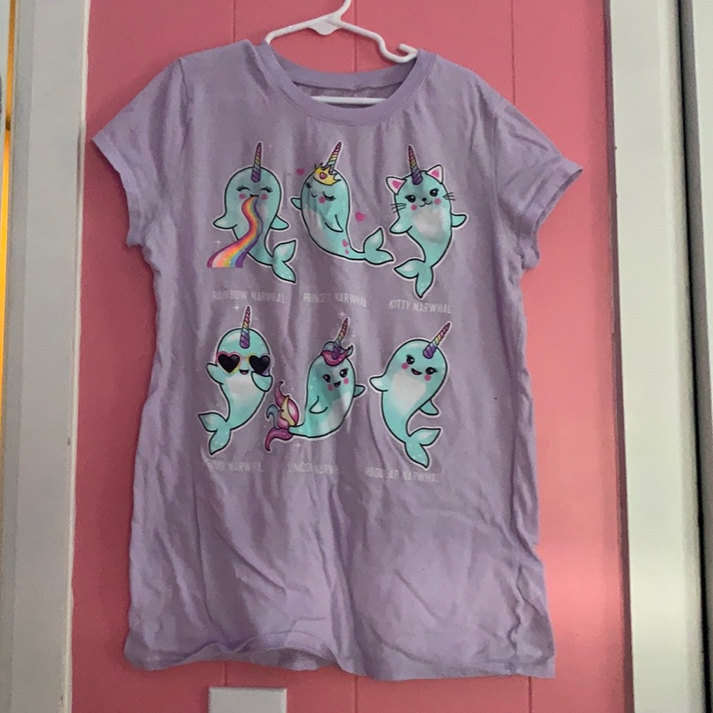 A short sleeve shirt it has a lot of colors